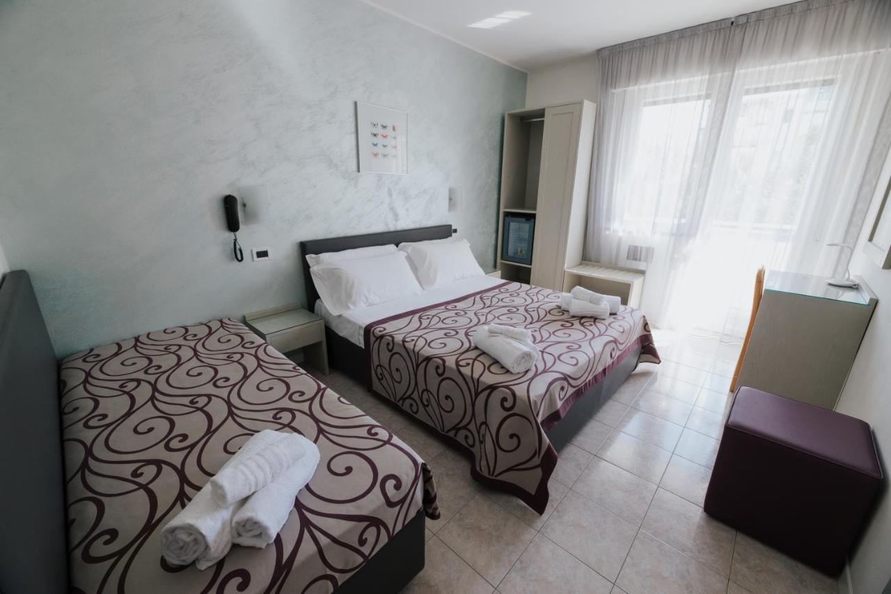Hotel Gloria Lignano Sabbiadoro Exterior photo